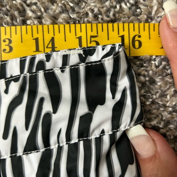 Daily Sports “A Swedish Story” Women’s Hybrid Golf Skirt Size 8 - Picture 9 of 10